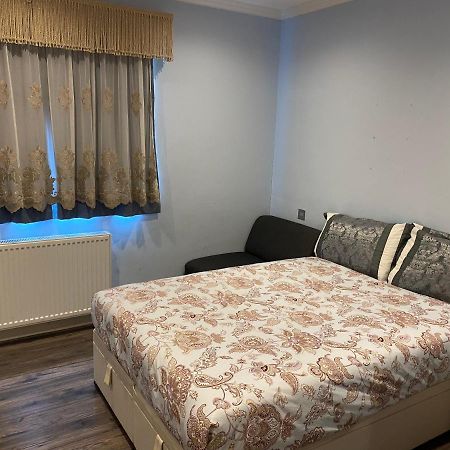 Ruislip Guest House Buitenkant foto